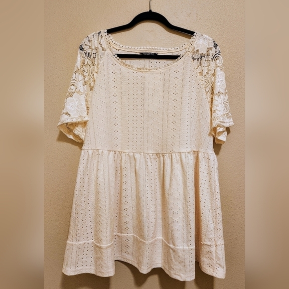 BloomChic Tops - NWT BLOOMCHIC Eyelet with Lace Color Ivory Babydoll 18/20